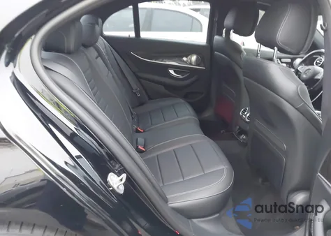 2017 Mercedes-Benz E 300 z USA, uszkodzony, nr VIN WDDZF4JB8HA221645